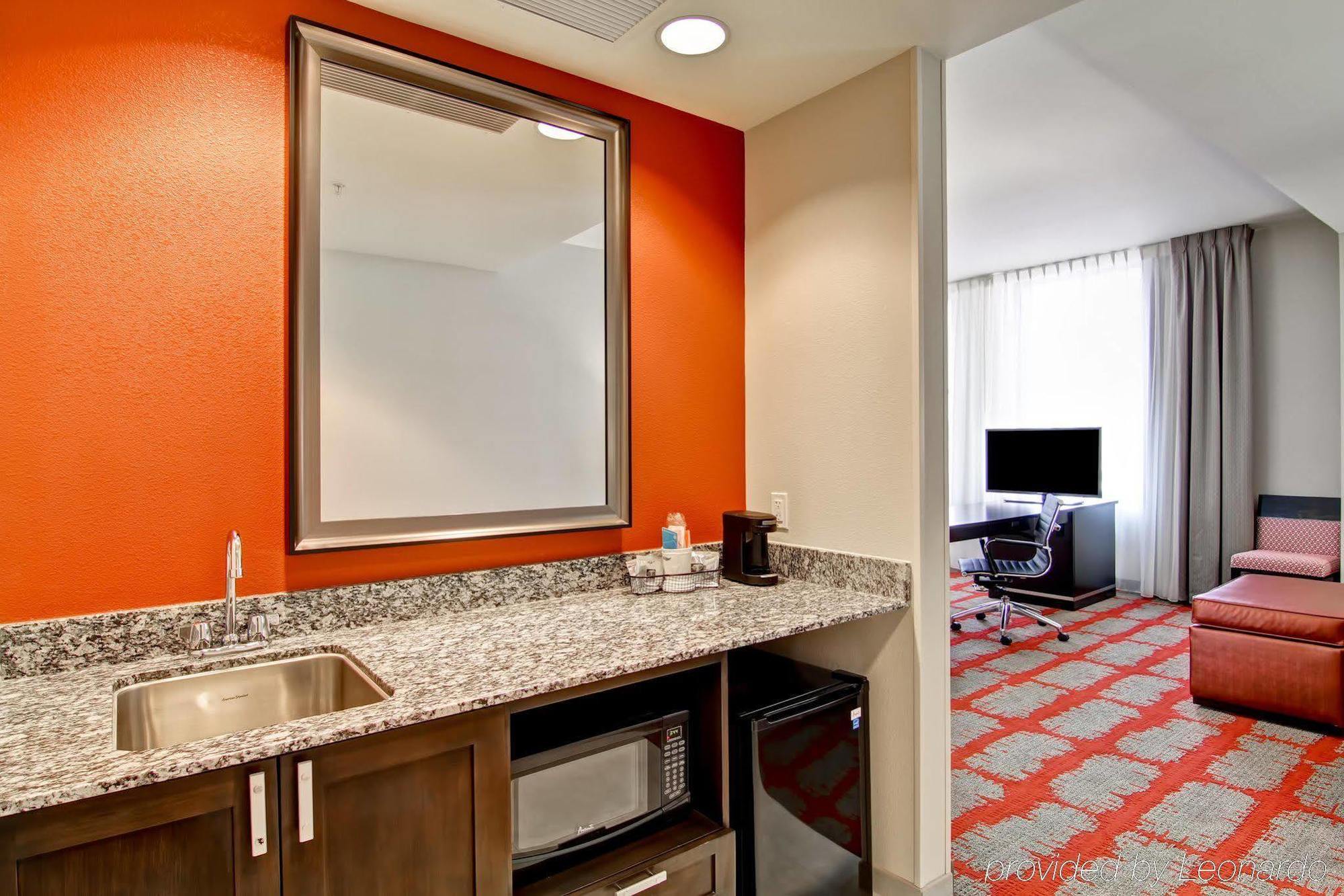 Hampton And - Downtown 3*