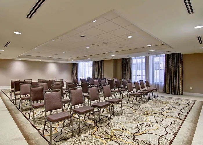 Hampton Inn And Suites Cincinnati - Downtown